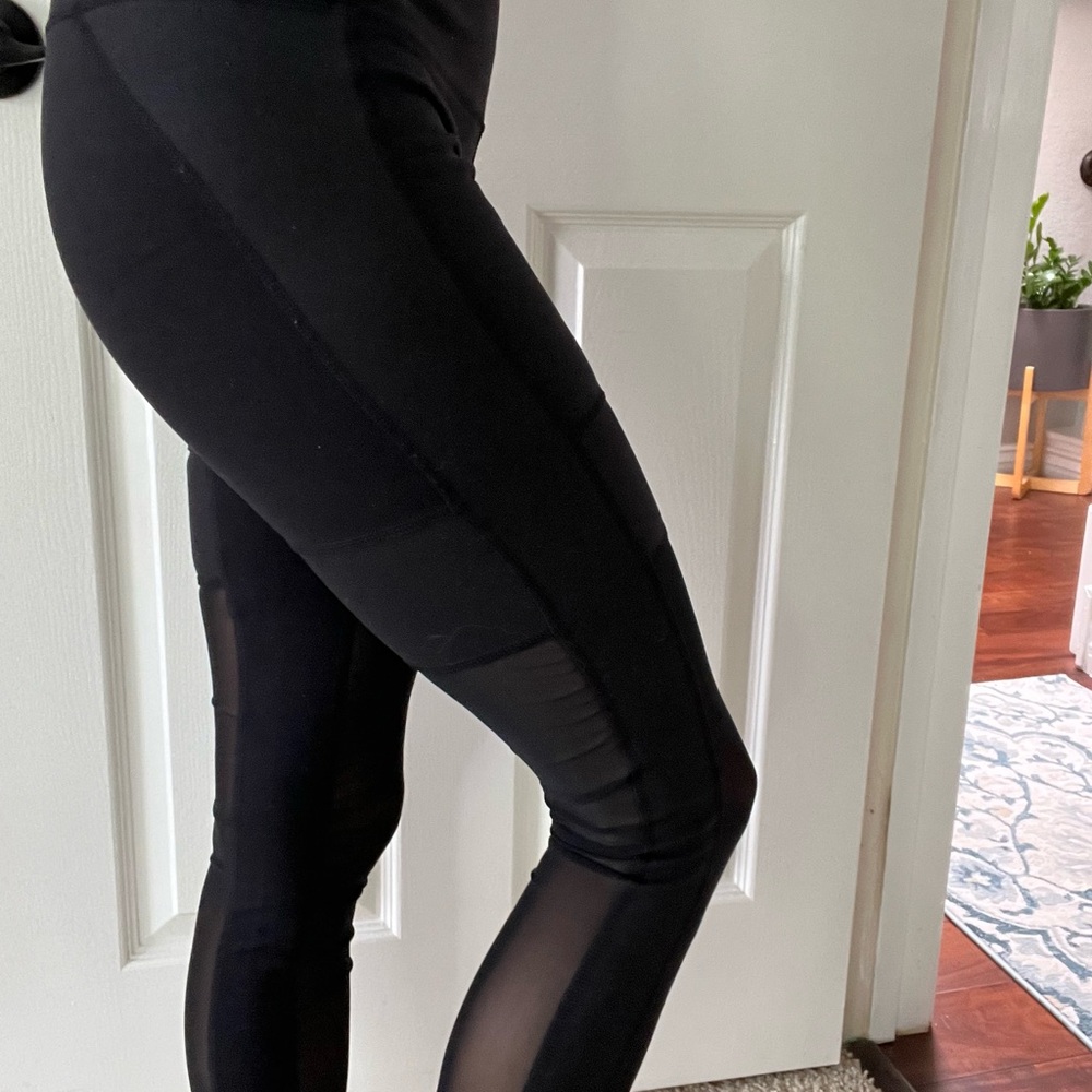 Alo Yoga Black Leggings with Mesh Accents